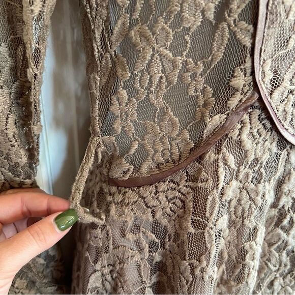 The Pyramid Collection Taupe Lace Jacket - Picture 4 of 10